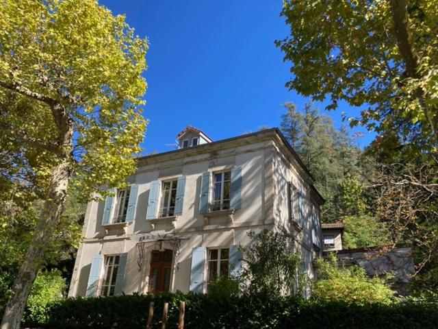 Maison de vacances Villa Les Thermes Vals les Bains 1 Avenue Paul Ribeyre 07600 Vals-les-Bains