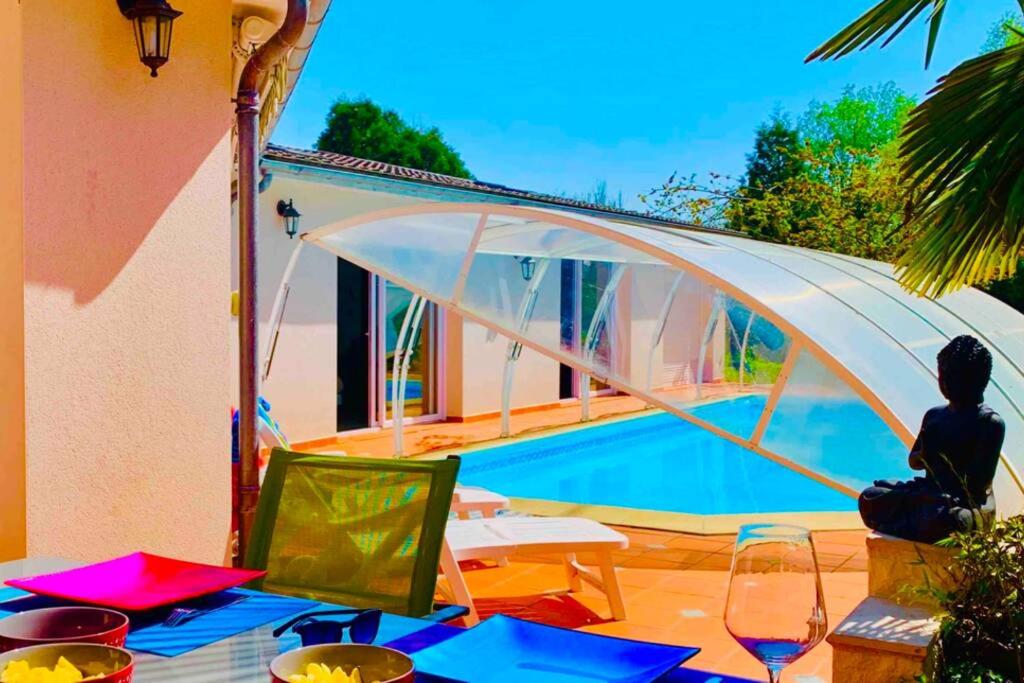 Maison de vacances Villa Lilly 2 piscine et jardin privé 8 chambres 54 Rue Jean Jaurès 51530 Pierry