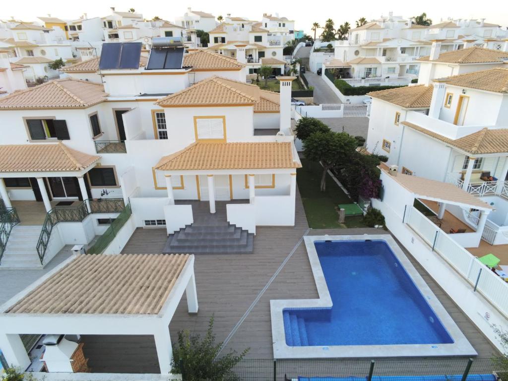 Villa Linda Monica - HEATED POOL Rua Quinta dos Caliços B74, 8200-666 Albufeira