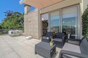 Villa Luzya - House with City Views & Balcony