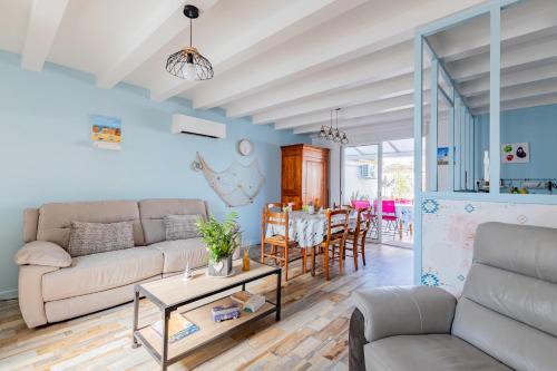Villa moderne et coloree a Jard sur mer