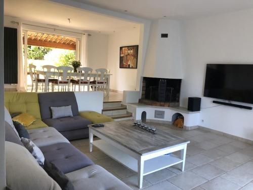 Villa on the Domaine de Font Mourier 2.5 km from the sea