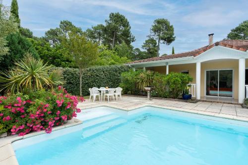 Villa piscine pour 6 a Lacanau au coeur de la foret