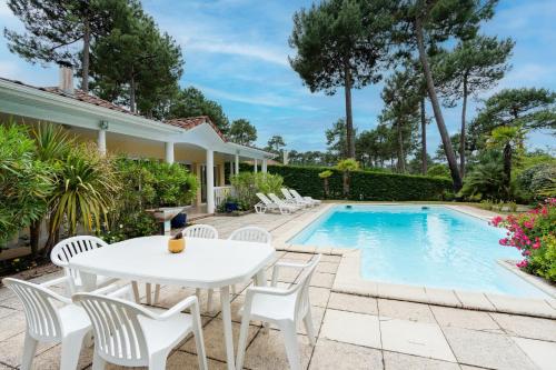 Villa piscine pour 6 a Lacanau au coeur de la foret