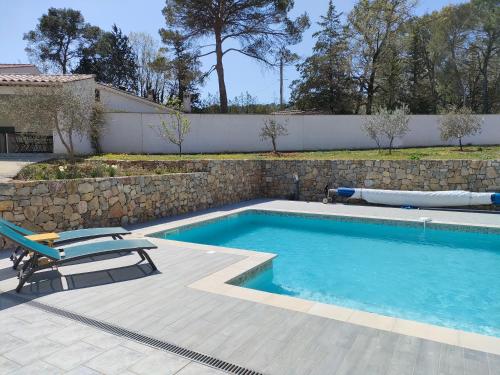 Villa plein sud avec piscine.