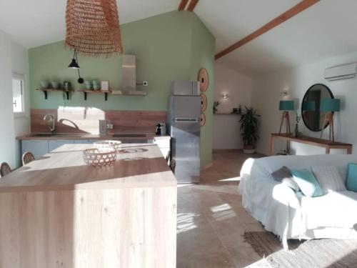 Villa pleine campagne, piscine chauffée , Lubéron