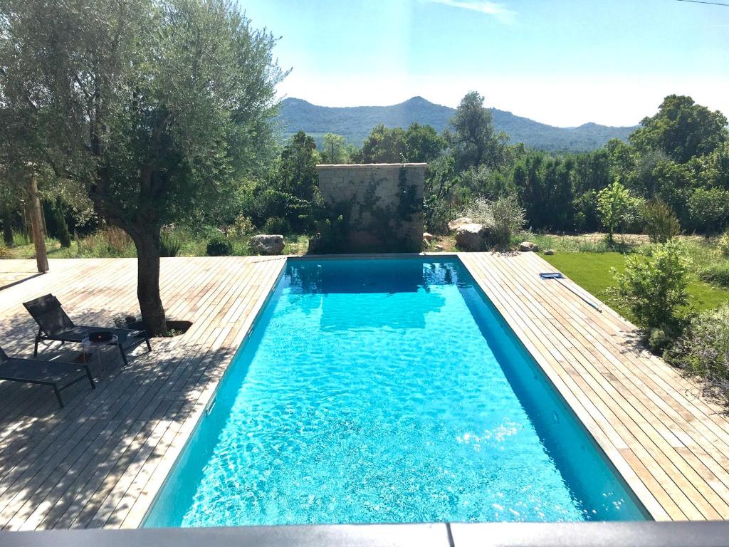 VILLA privée 3 étoiles avec piscine, jardin et terrain de pétanque Suartella Di Capo, 20137 Lecci