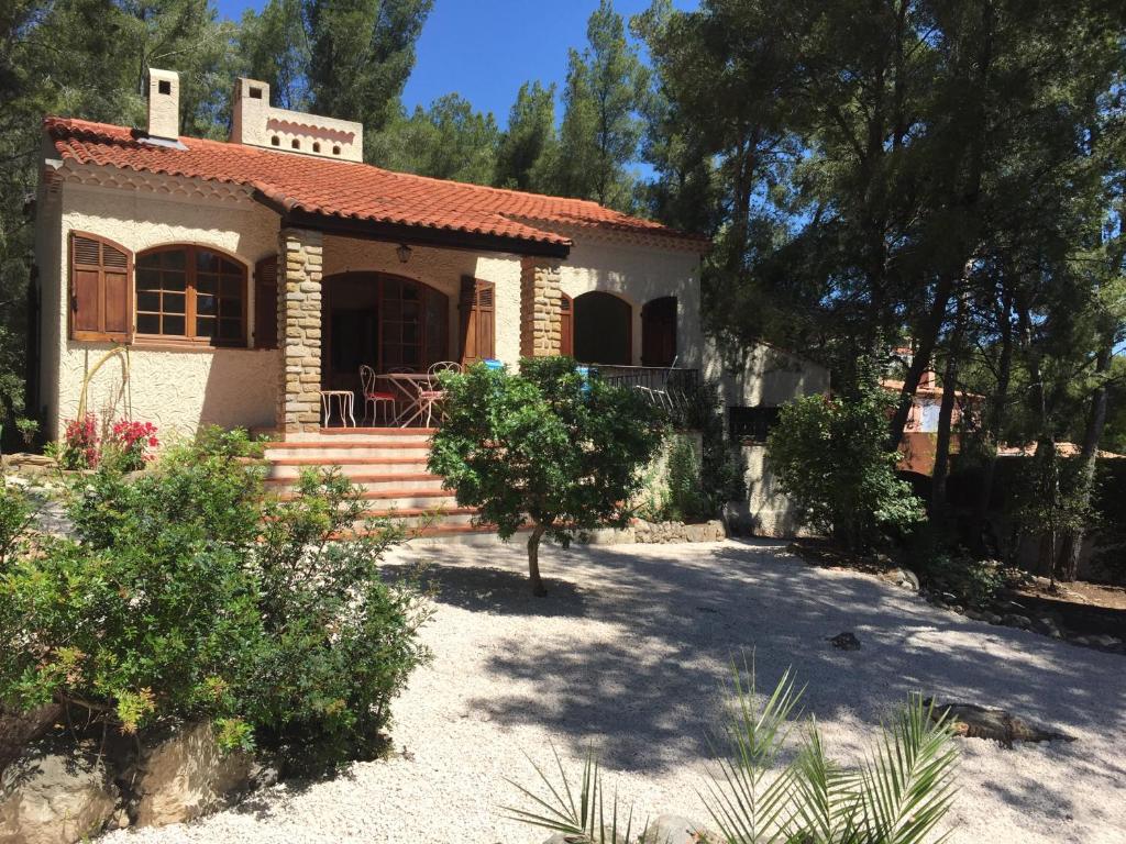 Maison de vacances Villa provençale – grand jardin - 2 chambres Rue des Oliviers 83150 Bandol