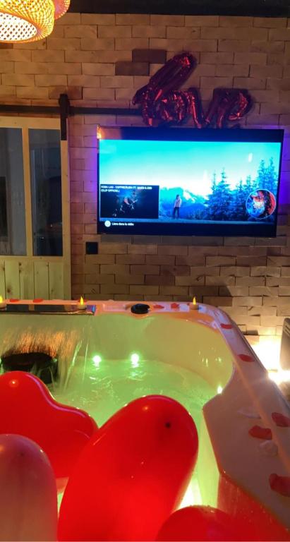Villa Sidonie : Jardin+Jacuzzi en été, plage à 17min à pied