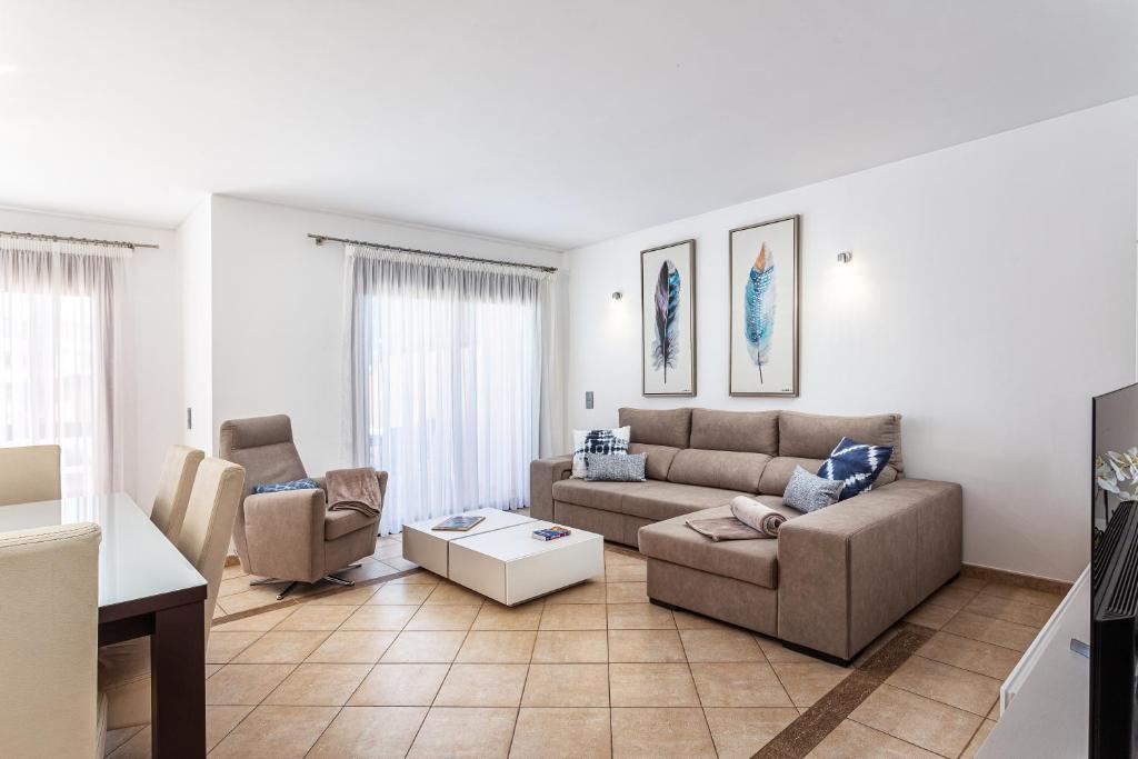 Villa Simone - Villa at Vila Sol for 8 next to the golf Urbanização Vila Sol Sunset Villas F1B R/C Fração AZ, 8125-307 Quarteira
