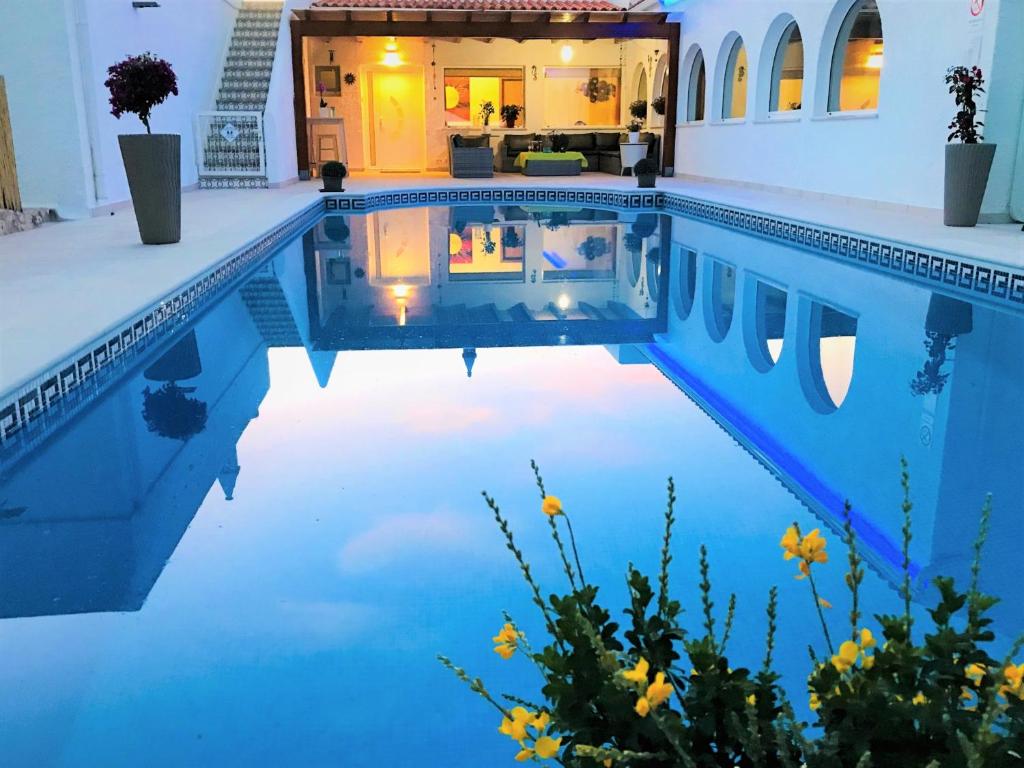 Maison de vacances Villa Sunkiss Algarve Carvoeiro Urbanização Algarvesol, Lote 32 Vale Centianes 8500-525 Carvoeiro