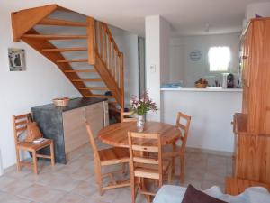Villa T4, jardin, piscine collective, parking