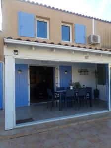 Villa tout confort à 500m de la plage dans résidence privée avec piscine - 3 chambres, 2 salles de bains, Climatisation, WIFI, parking privé
