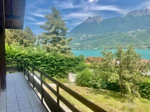 Villa traditionnelle avec vue sur le lac d'Annecy