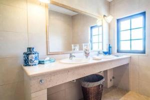 Maison de vacances Villa very quiet, fantastic views, ideal for families, fun and relaxation. Rua do Alto dos Pinheiros 3 2040-454 São João da Ribeira -1