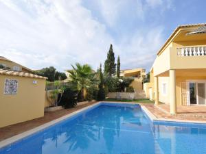 Maison de vacances Villa with views overlooking the pool sea and Meia Praia for a relaxing holiday  8600 Lagos Algarve