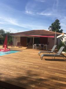 Villa ZOGABY avec piscine chauffé et tarrasse bois plein sud