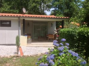 Maison de vacances Village Le Chat Village Le Chat 22 Rue du Bois 16220 Écuras -1