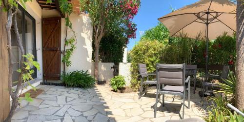 Village naturiste Villa au calme avec jardin privatif et piscine