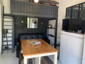 Village naturiste Villa au calme avec jardin privatif et piscine