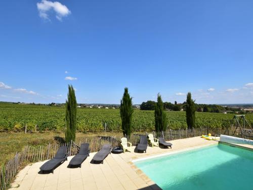 Vintage Farmhouse in Vinzelles with Pool Centre Nearby