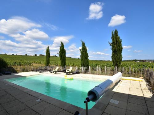 Vintage Farmhouse in Vinzelles with Pool Centre Nearby