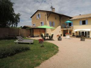 Vintage Farmhouse in Vinzelles with Pool Centre Nearby