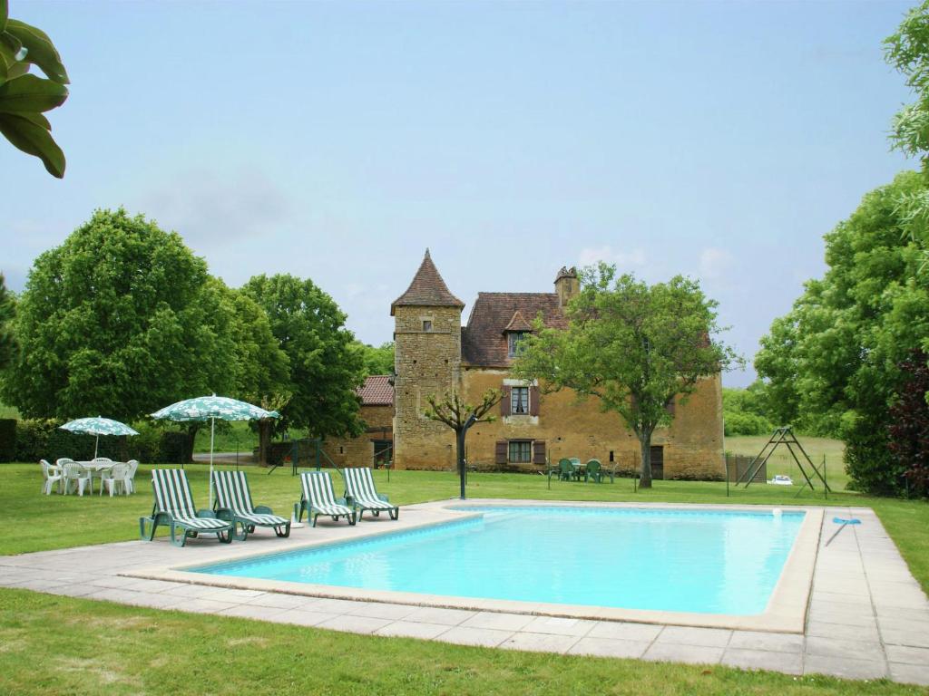 Maison de vacances Vintage Holiday Home in Besse with Swimming Pool  24550 Saint-Pompont