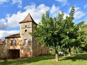 Maison de vacances Vintage Holiday Home in Besse with Swimming Pool  24550 Saint-Pompont Aquitaine