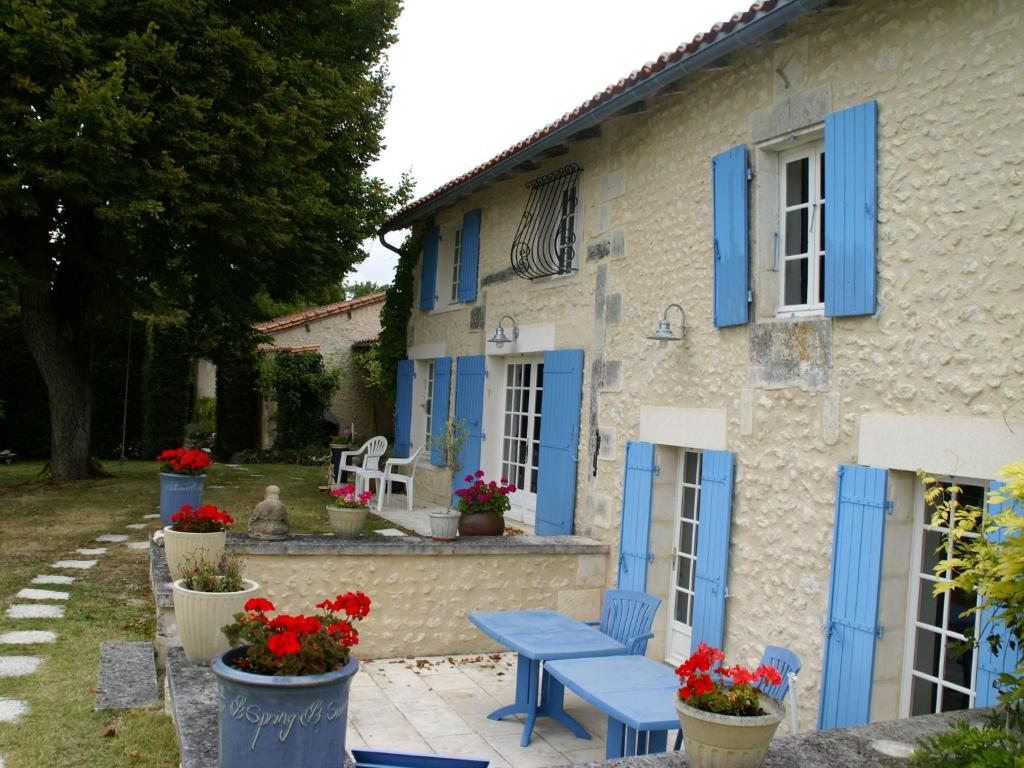 Maison de vacances Vintage Holiday Home in Lusignac with Pool  24320 Bouteilles-Saint-Sébastien