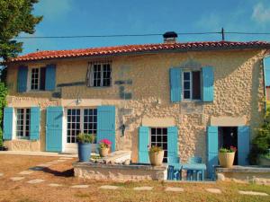 Maison de vacances Vintage Holiday Home in Lusignac with Pool  24320 Bouteilles-Saint-Sébastien Aquitaine