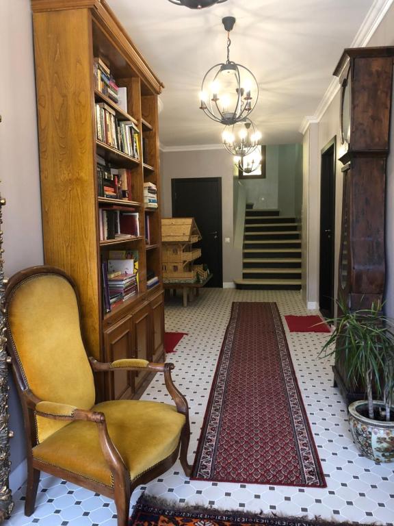 Vintage Mansion in Saint Aubin sur Loire with Pool 71140 Bourbon-Lancy