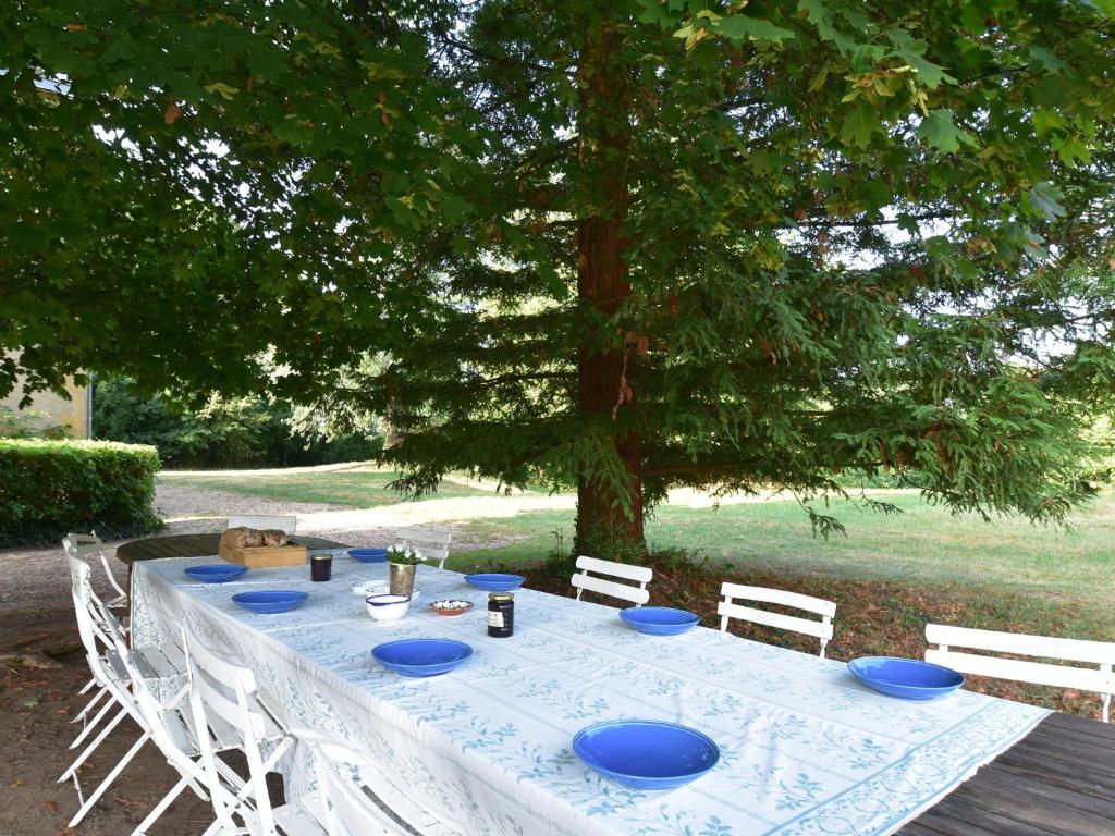 Vintage Mansion in Saint Aubin sur Loire with Pool , 71140 Bourbon-Lancy