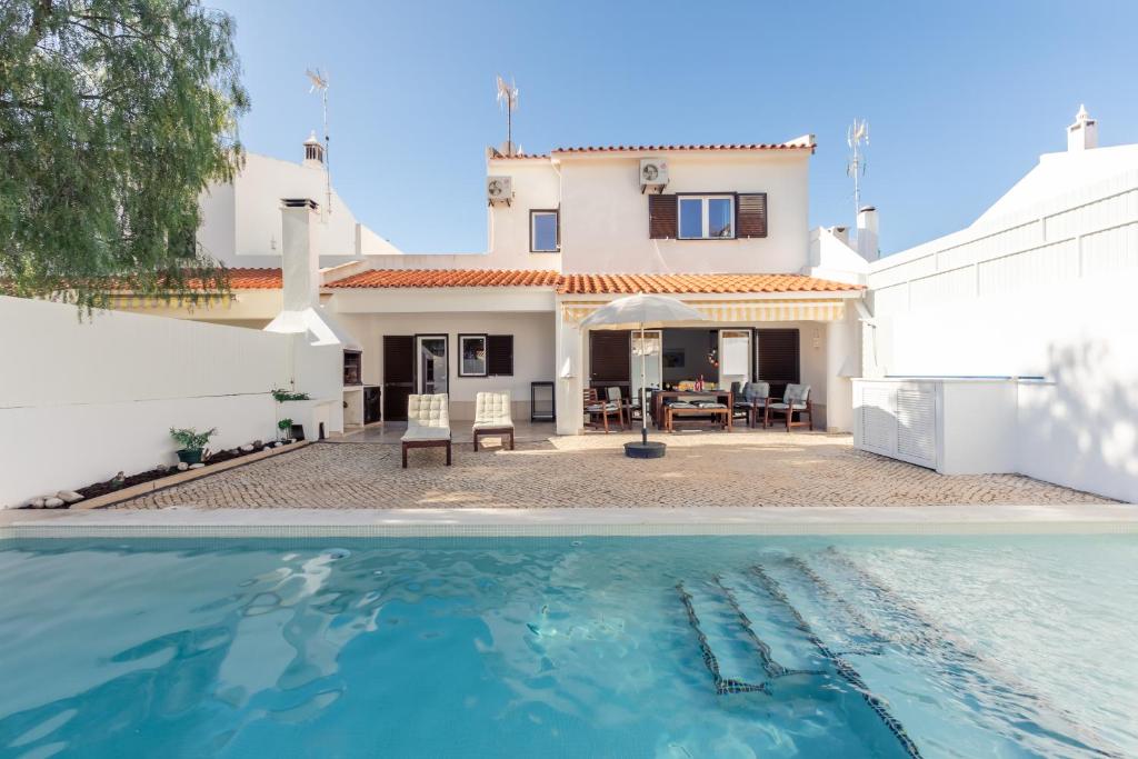 Vitamin Sea - Resort style family villa with pool Urbanização Alamar nr 48, 8950-446 Altura