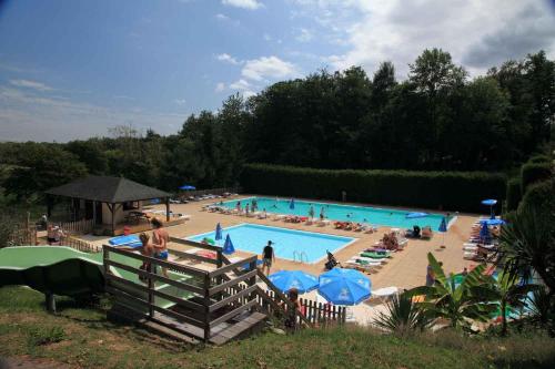 Vue du Lac - Vakantiehuis op een kasteelcamping met zwembad