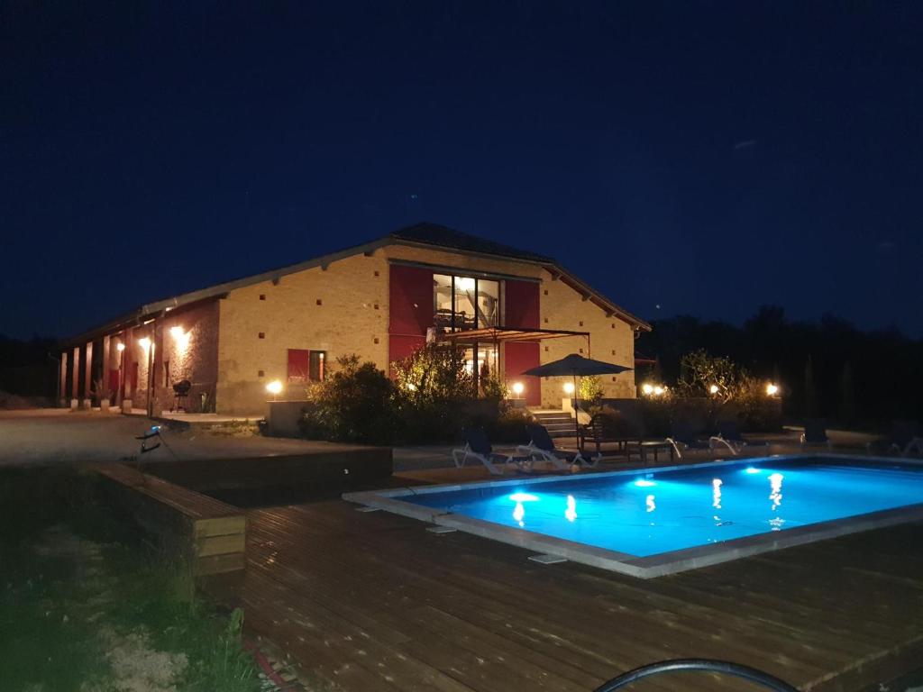 Vue du Lac - Vakantiehuis op een kasteelcamping met zwembad