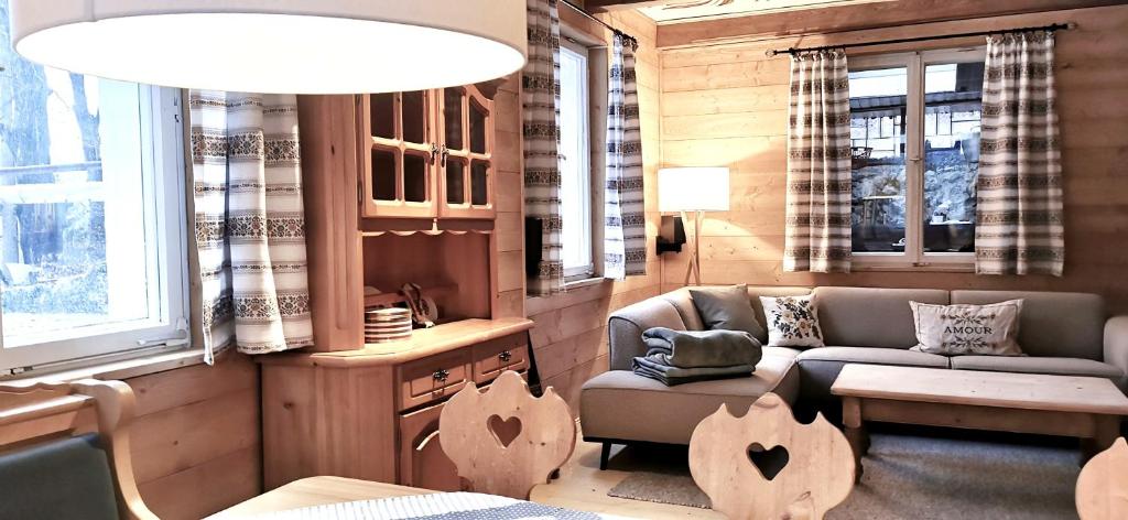Waldglück Lodge Felsenbuamhaus 80, 92275 Hirschbach