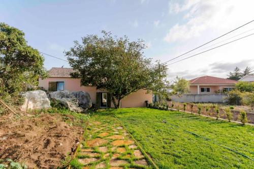 Walnut Cottage - Cosiness between hills and sea.