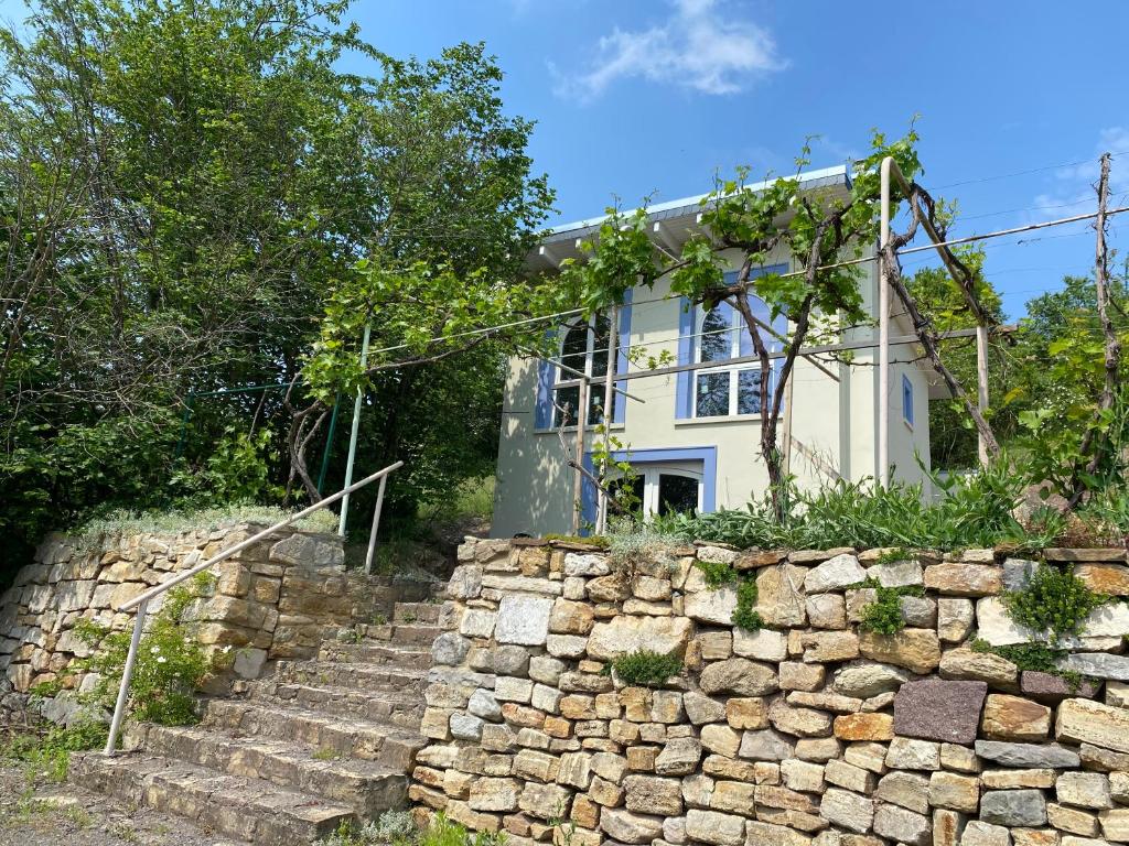Weinbergshaus mit Blick auf's Wasser 3 Wanslebener Straße, 06179 Salzatal