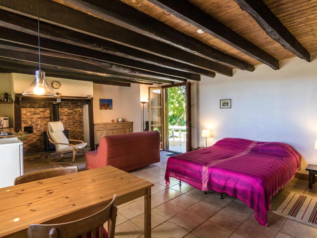 Maison de vacances Welcoming cottage in Savignac L drier with garden  24270 Savignac-Lédrier