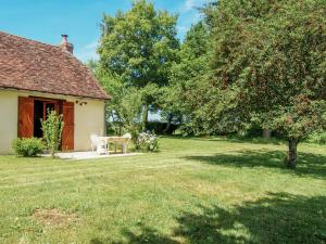 Welcoming cottage in Savignac L drier with garden
