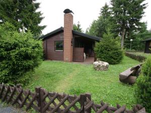 Wooden bungalow with oven, in Oberharz near a lake