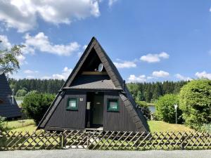Wooden chalet with oven, in Oberharz near a lake