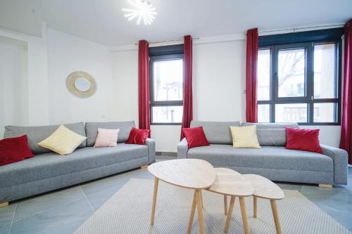 X Beautiful House 10 min walk from Paris
