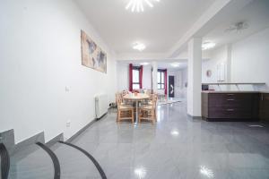X Beautiful House 10 min walk from Paris