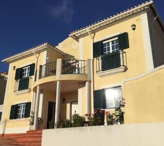 Yellow House Ericeira