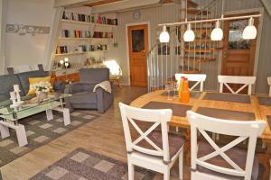 Zeltdachhaus mit viel Platz _ Park