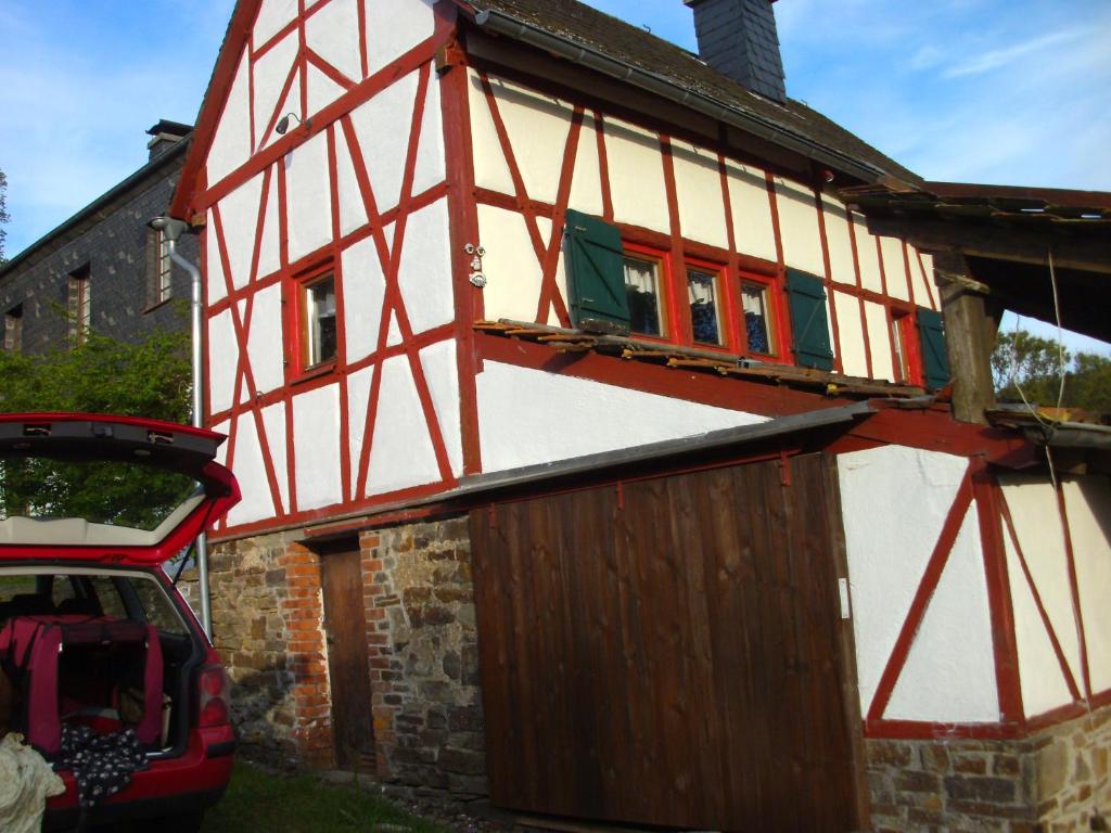 Zwergenschule Kirchweg 6, 53534 Wirft