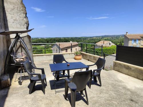 Maison de village en Provence avec terrasse de 33m2 Saint-Roman-de-Malegarde france