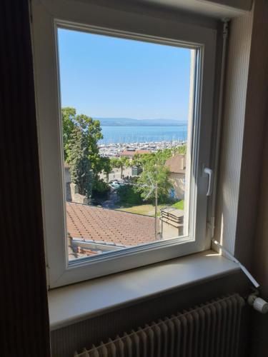 Maison des pêcheurs vue lac a 50m du port dans quartier historique Thonon-les-Bains france